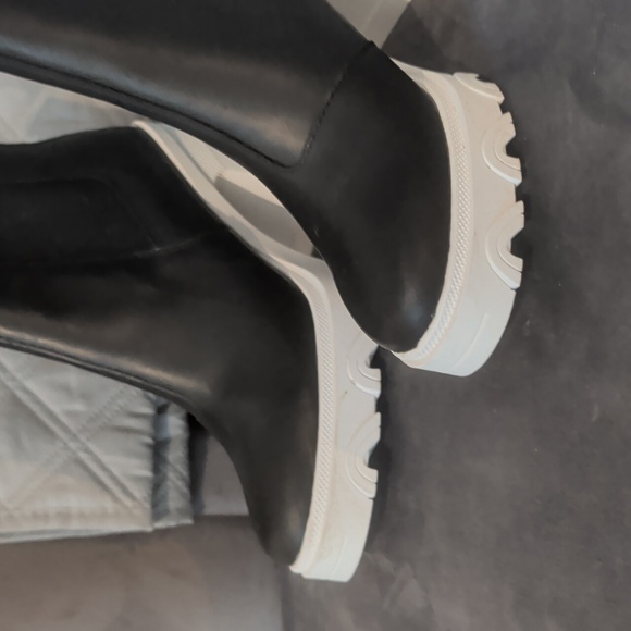 Excellent Funky SOREL BOOTS size 8 - Picture 2 of 5